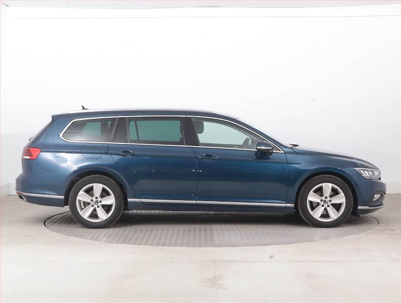 Volkswagen Passat (2021) Elegance 2.0 TDI - fotka 6 z 22