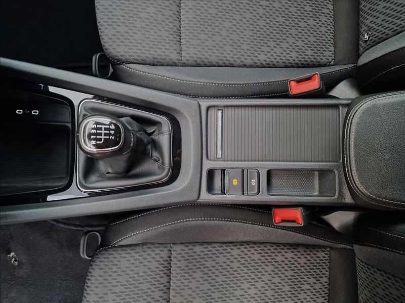 Škoda Octavia 2.0TDI Style Combi,ČR,1.Maj. - fotka 36 z 50