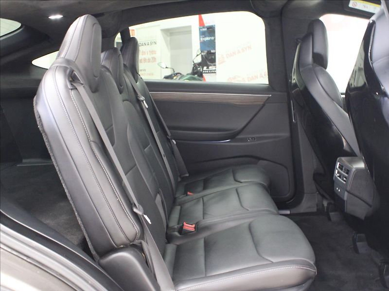 Tesla Model X 0,0 DUAL 90kWh 386KW TOP STAV - fotka 14 z 39