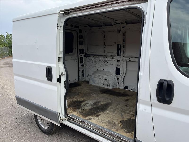 Fiat Ducato 2.2 JTD L1H1 NOVÉ PNEU VSTŘIKY - fotka 24 z 28