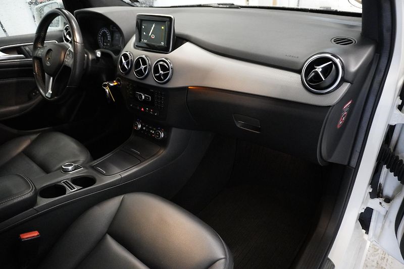 Mercedes-Benz Třídy B (2015) B250 2,0I AUTOMAT - fotka 27 z 30