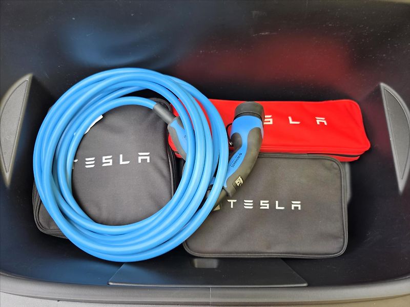 Tesla Model Y LR 4x4 Tažné z. SoH 91% 1.maj - fotka 20 z 22