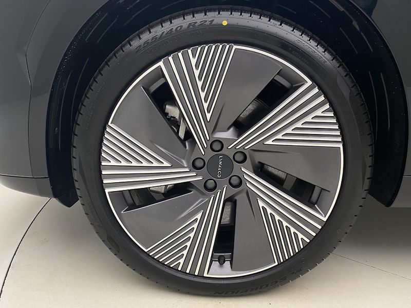 Lynk & Co 08 (2025) MORE PHEV - fotka 18 z 38