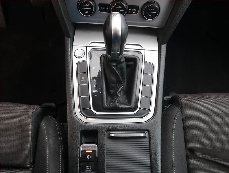 Volkswagen Passat (2017) 2.0 TDI, Automat, Navi - fotka 13 z 20