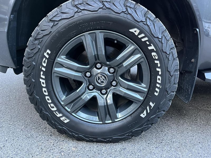 Toyota Hilux (2023) 2.8 D-4D EXECUTIVE DOUBLE CAB - fotka 34 z 35