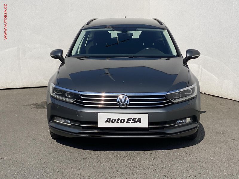 Volkswagen Passat (2015) 2.0 TDi, Comfort, DSG, LED - fotka 2 z 18