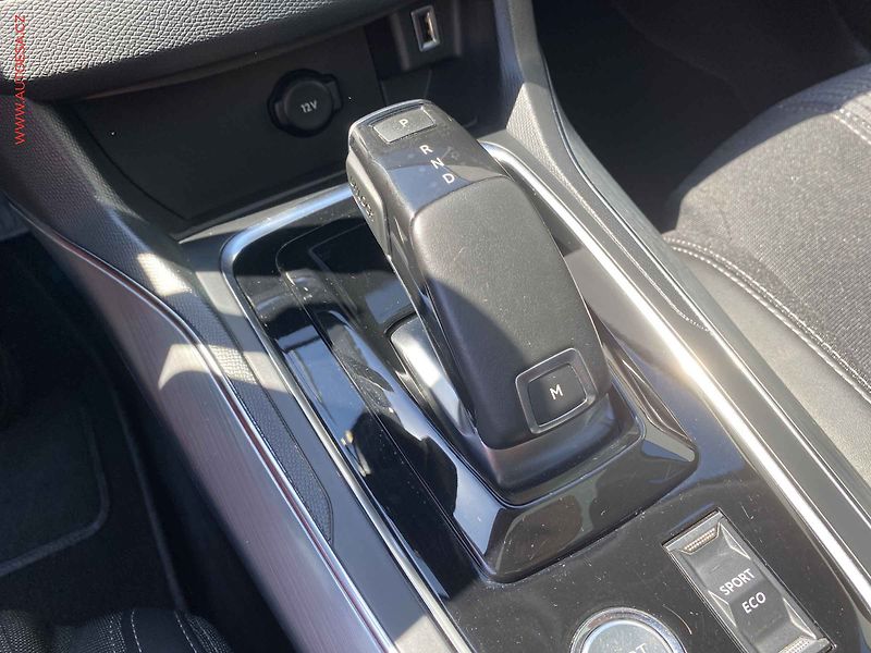 Peugeot 308 (2018) 1.2 PT, Allure, AT, panor - fotka 16 z 19
