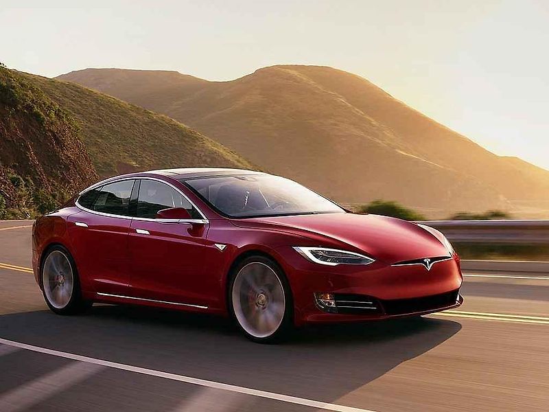 Tesla Model S P100D ujela 900 kilometrů na jedno nabití.