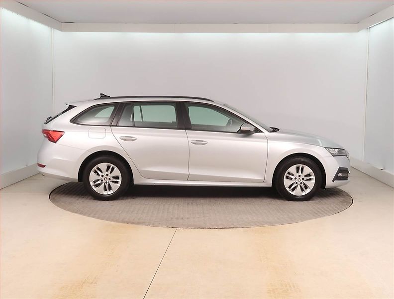 Škoda Octavia (2022) Ambition 2.0 TDI, ČR,1.maj - fotka 6 z 15
