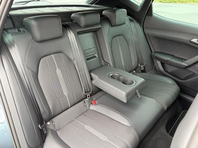 Cupra Formentor VZ 2,0 TSi/180kW - DSG,TZ,.... - fotka 66 z 106
