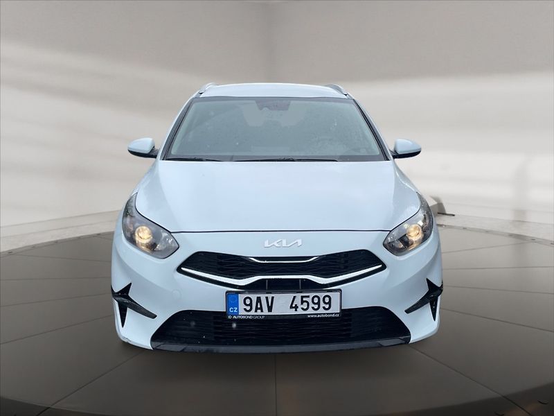 Kia Ceed 1,5 T-GDI Spin AT - fotka 2 z 11