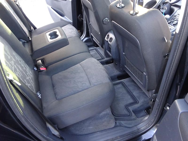 Peugeot 3008 1,6 VTi 88kW Panorama - fotka 16 z 32