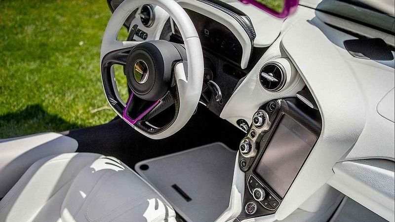 McLaren 720S a Rolls-Royce Dawn v odstínech sběratele Michaela Fuxe.
