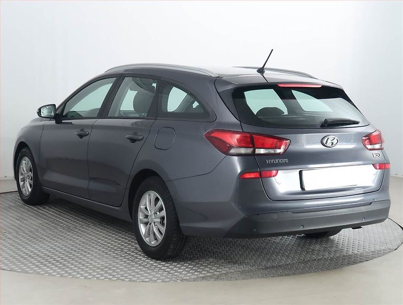 Hyundai i30 (2017) Trikolor 1.0 T-GDI, Serv.kniha - fotka 4 z 17