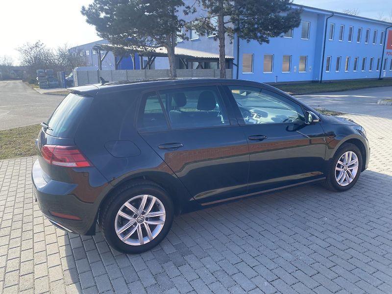 Volkswagen Golf 1.6TDi,PLNÁ VÝB.SUPER STAV!! - fotka 15 z 48