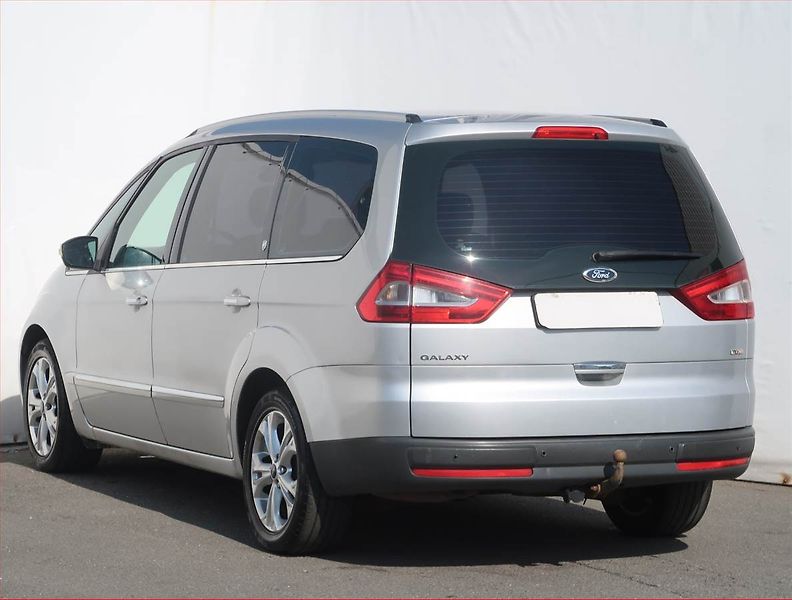 Ford Galaxy (2010) Ghia 2.0 TDCi, 7 míst - fotka 4 z 20