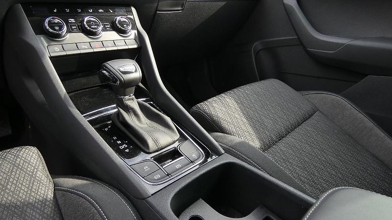 Škoda Karoq 1,5 TSI DSG Style - fotka 6 z 22