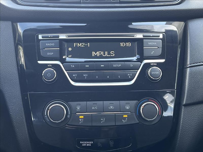Nissan X-Trail 1,6 DIG-T  Acenta ČR 1 maj - fotka 14 z 21