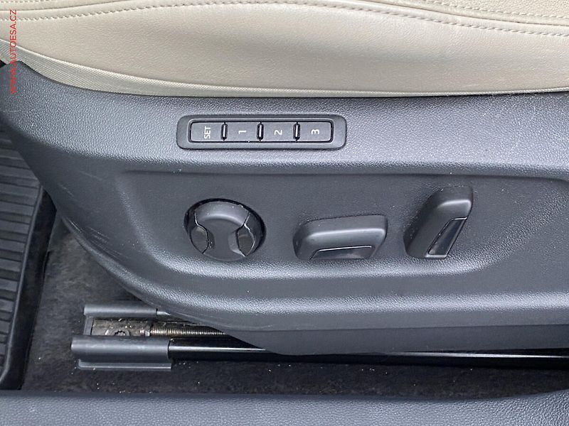 Škoda Karoq (2018) 2.0TDi 4x4, ČR, Style, DSG - fotka 14 z 23