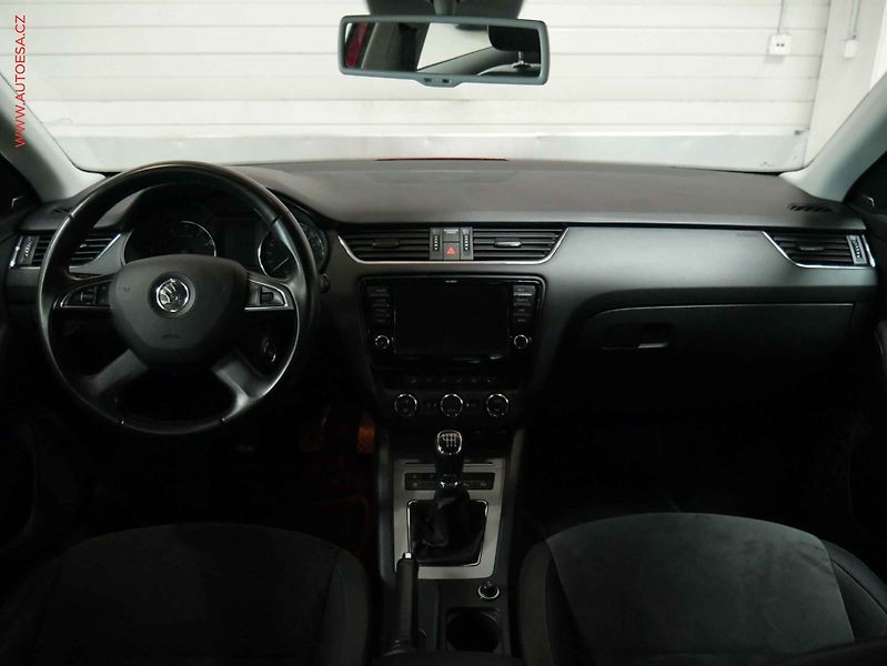 Škoda Octavia (2012) 1.4 TSI, ČR, Xenon, AC - fotka 8 z 23