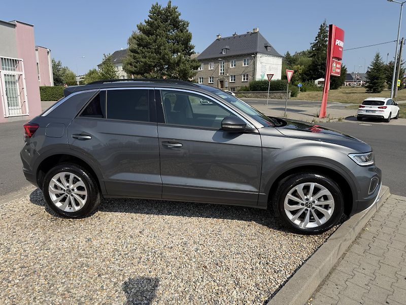 Volkswagen T-Roc 1,5 TSi/110kW LIFE - DSG,TZ,.. - fotka 8 z 64