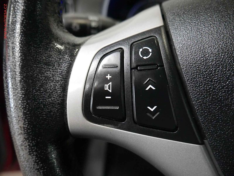 Hyundai i30 (2011) 1.4 i, ČR, AC, tažné - fotka 16 z 20