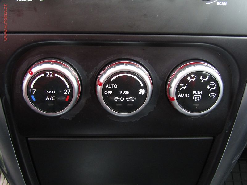 Suzuki SX4 (2007) 1.6 i - fotka 13 z 16