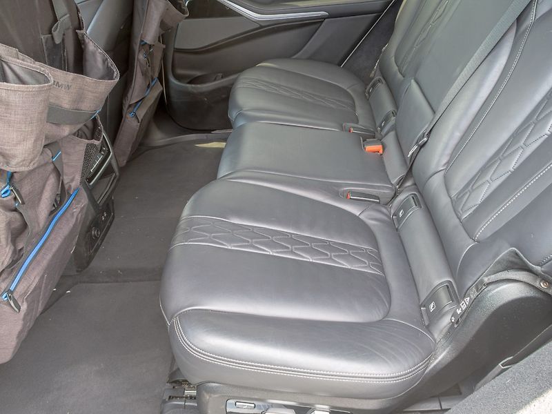 BMW X7 (2019) ČR 3.0i 250KW 7sed – INDIVIDUÁ - fotka 40 z 49