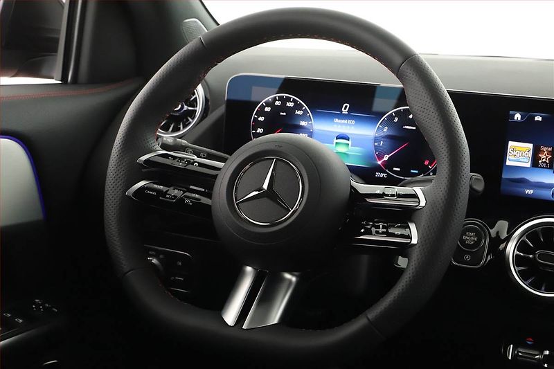Mercedes-Benz GLA (2025) 220 4MATIC - fotka 8 z 23