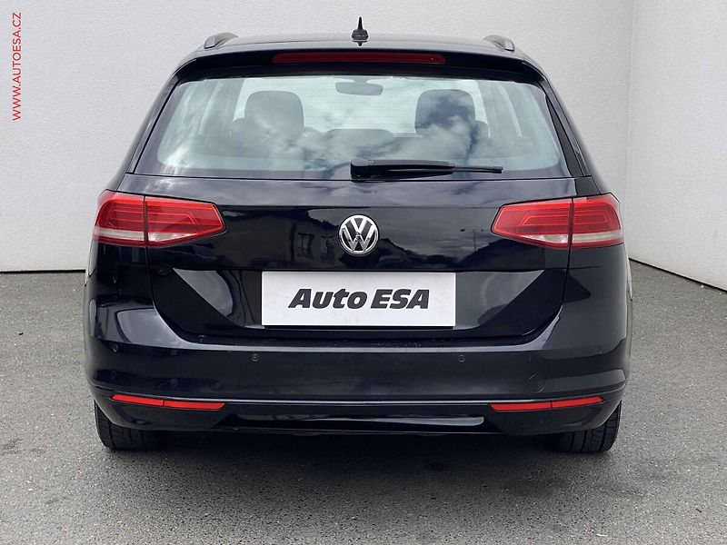 Volkswagen Passat (2015) 2.0 TDi, AC, TZ, park.čidla - fotka 5 z 18
