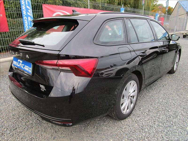 Škoda Octavia Combi 2.0TDi DSG Selection - fotka 6 z 59