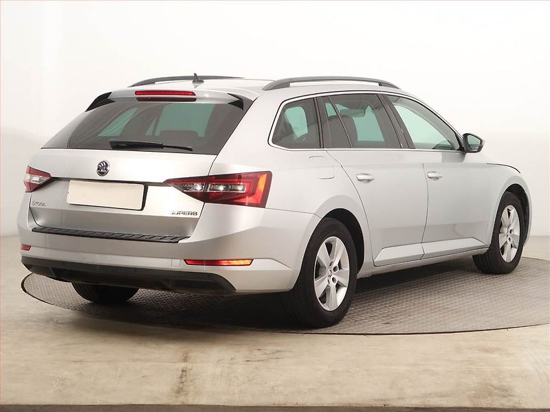 Škoda Superb (2017) 1.6 TDI, Kůže, Navi, Bi-Xenony - fotka 5 z 14
