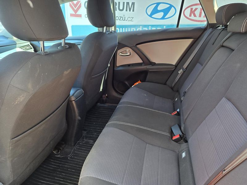 Toyota Avensis 2.0-AUT.KLIMA-KAMERA-TEMPOMAT - fotka 7 z 13