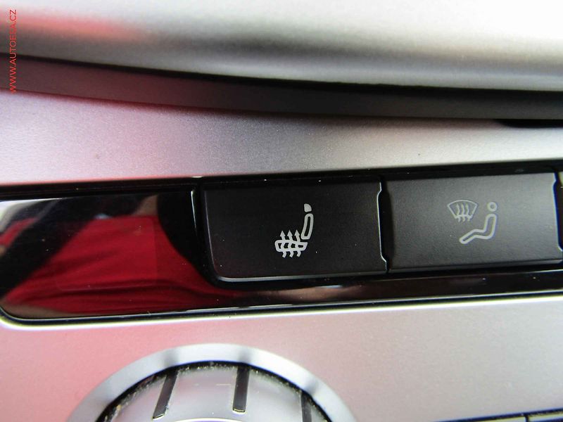 Volkswagen Passat (2014) 2.0TDi, servis.kniha - fotka 12 z 16