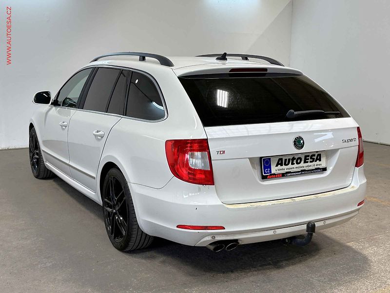 Škoda Superb (2013) 2.0 TDi, Elegance, DSG, +ALU - fotka 6 z 17