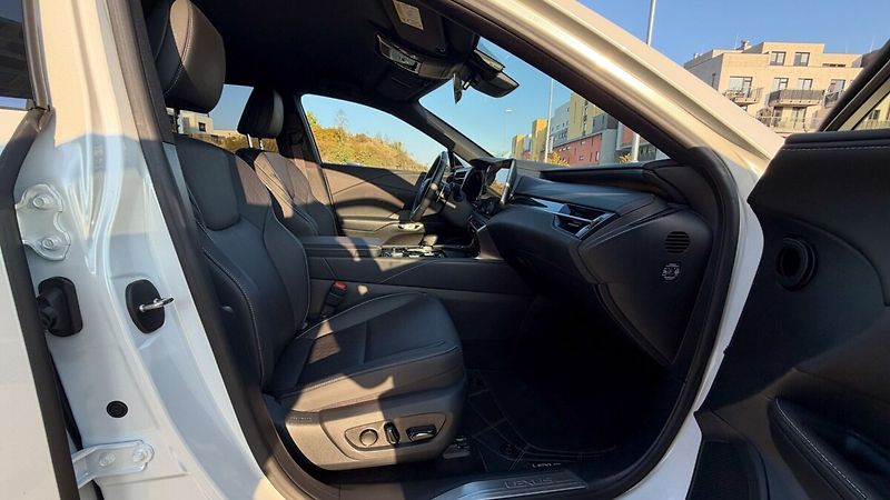 Lexus RX 350h 350H 2,5 HEV EXECUTIVE PLUS - fotka 13 z 27