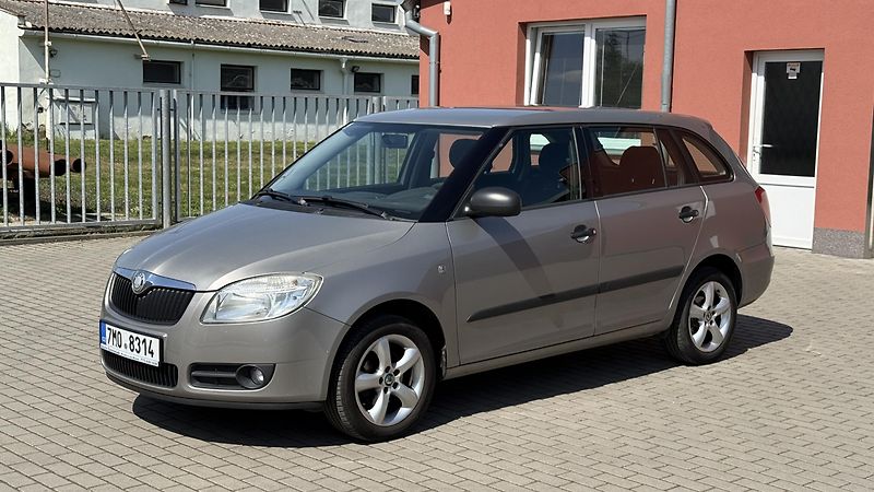 Škoda Fabia (2010) 1.4*16V*63kW*KLIMA*SERVIS* - fotografie inzerátu