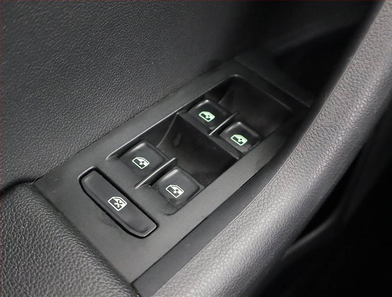 Škoda Octavia (2019) 1.6 TDI, 4X4, Serv.kniha - fotka 14 z 23
