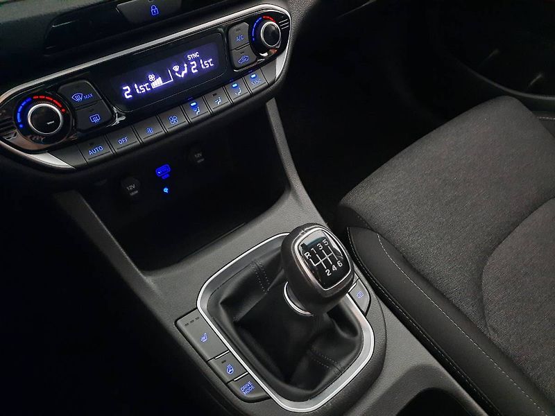 Hyundai i30 (2023) WG 1.5 T-GDI (117kW/159k) - fotka 12 z 20
