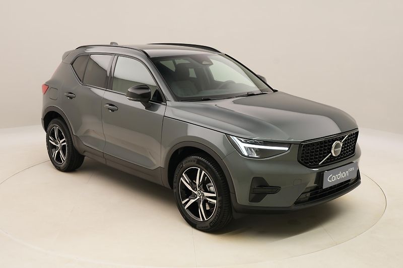 Volvo XC40 (2026) B3 AUT DARK PLUS - fotka 16 z 59