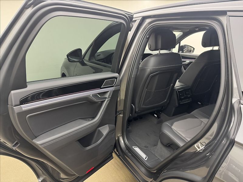 Volkswagen Touareg 3,0 HUD MASÁŽ NZTOP ČR ZÁRUKA - fotka 43 z 54