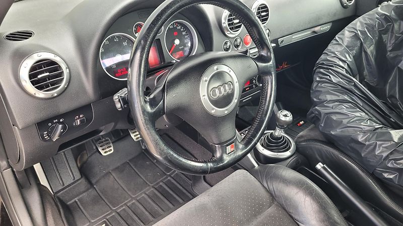 Audi TT COUPE 1,8T QUATTRO 165 KW - fotka 17 z 22