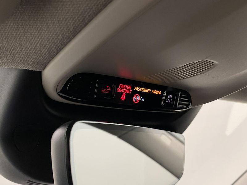 Volvo XC40 T5 AWD MOMENTUM AUT - fotka 29 z 45