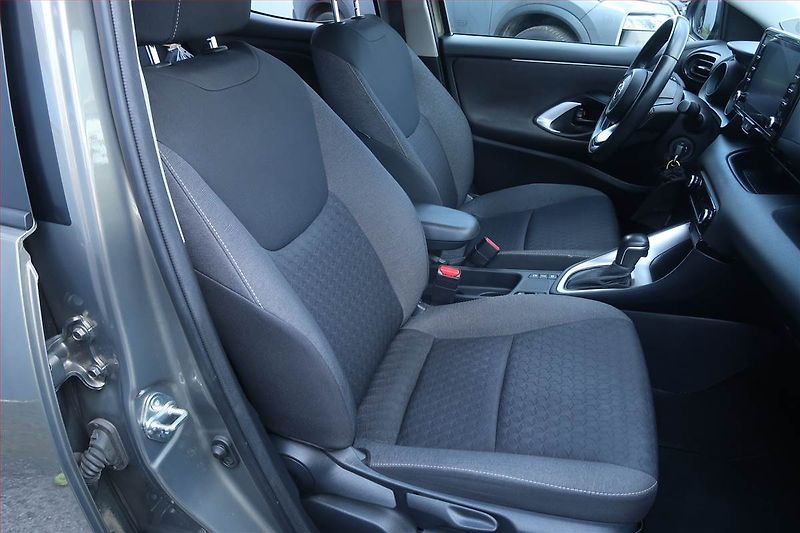 Toyota Yaris (2023) 1.5 VVT-i Hybrid, Automat - fotka 9 z 20
