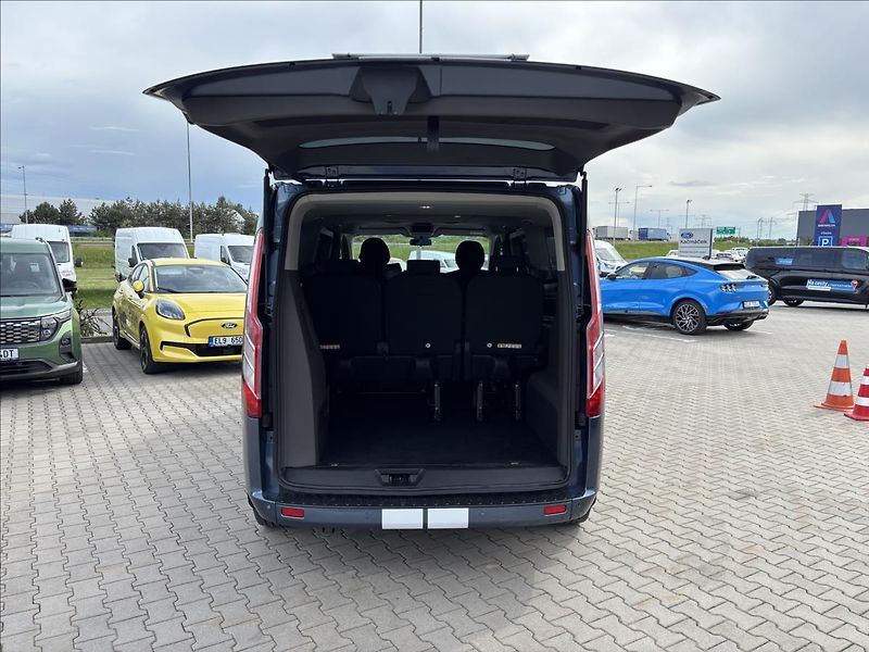 Ford Tourneo Custom 2,0 EcoBlue 125kW L2 - fotka 10 z 38