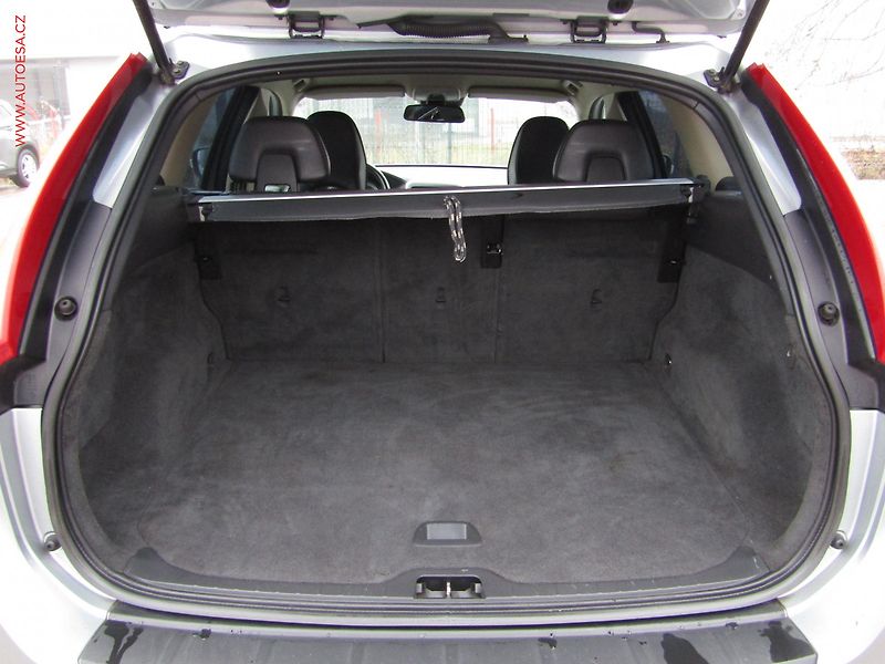 Volvo XC60 (2012) 2.4 D 4x4, xenon, kůže - fotka 7 z 19