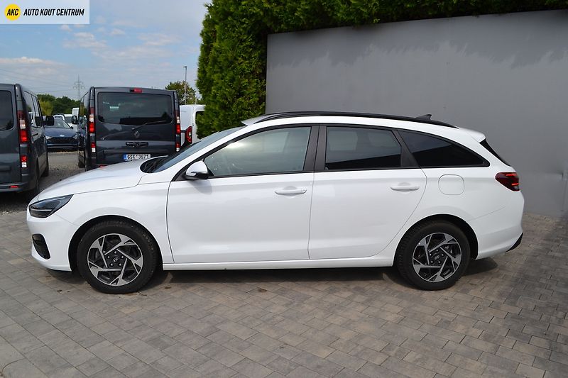 Hyundai i30 WG 1,5I MT SMART FAMILY NAVI - fotka 2 z 45