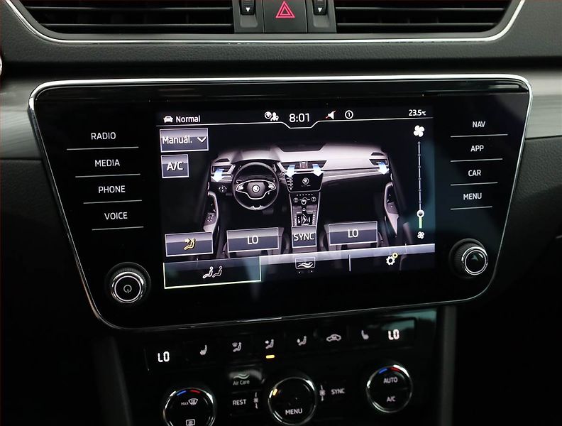 Škoda Superb (2022) 1.5 TSI - fotka 15 z 21
