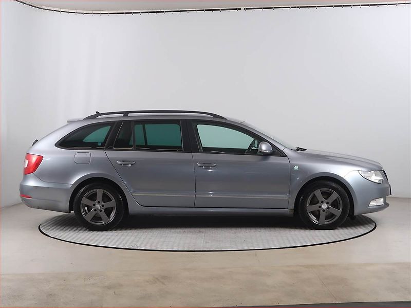 Škoda Superb (2012) 1.6 TDI, Navi, Tempomat - fotka 6 z 15