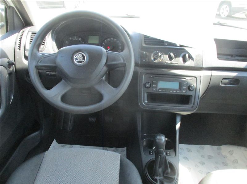Škoda Fabia 1,2 TSi, klimatizace,serviska, - fotka 16 z 39